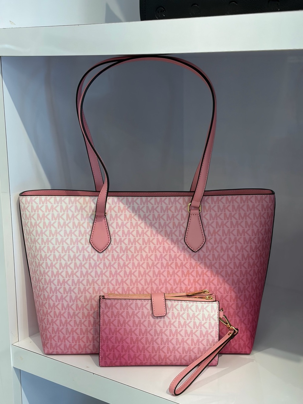 MICHAEL KORS Sheila Large Ombre Signature Logo Tote Bag and wallet Set
Carnation - Picture 3 of 16